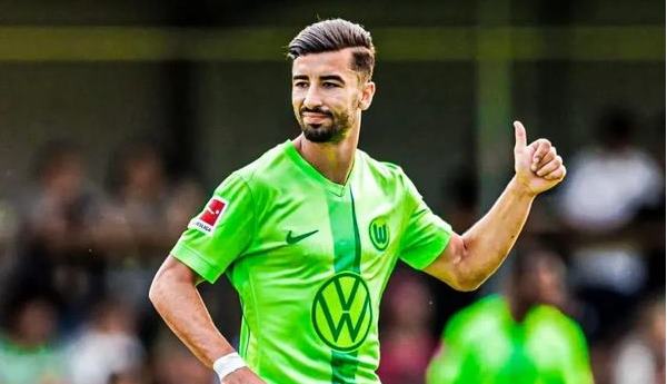 عمورة يحصد لقب أفضل لاعب في فولفسبورغ ويواصل تألقه مع المنتخب الجزائري