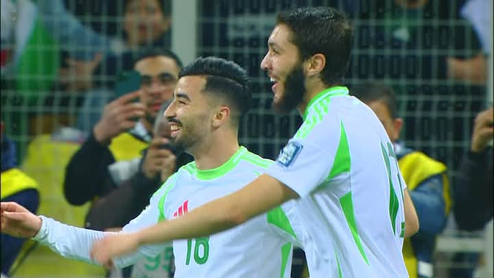 عمورة يسجل أول هاتريك له مع المنتخب الوطني الجزائري