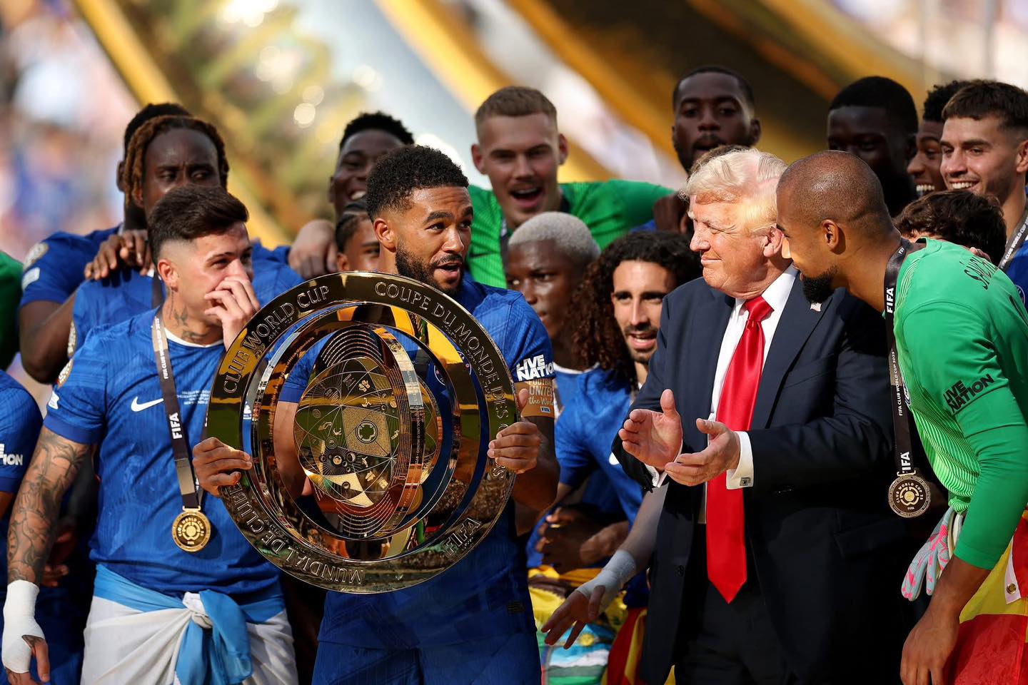 الكرة الذهبية 2025 .. ديمبلي يتصدر والصراع العربي يشتعل مع صلاح وحكيمي 5 تشيلسي يحقق إنجازاً تاريخياً بالفوز بكأس العالم للأندية 2025