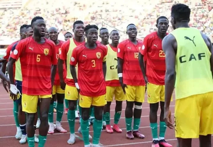 أزمة جديدة في تربص منتخب غينيا قبل مواجهة الجزائر في تصفيات مونديال 2026