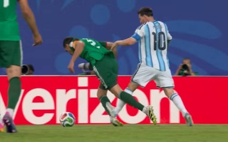 فضيحة تحكيمية تحرم “الخضر” من التعادل أمام الأرجنتين في الشوط الأول