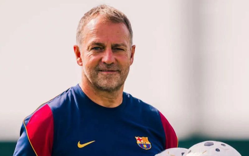 “أحضروا لي مهاجمًا أولًا”.. فلسفة فليك المتمردة ترفض منطق البناء من الخلف في برشلونة