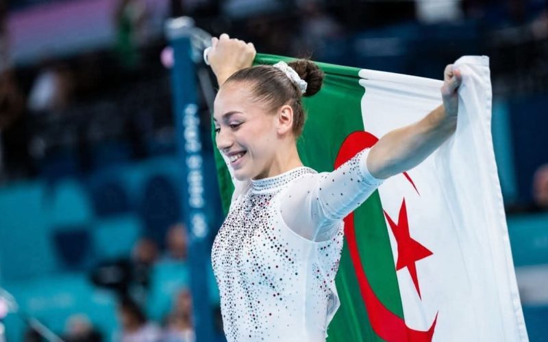 كيليا نمور تُحكم قبضتها على العرش العالمي لجهاز المتوازي في 2026